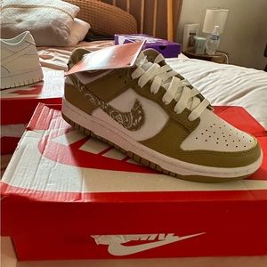 Nike dunk paisley